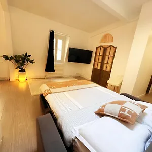 Apartamento Quai De Seine Tour Eiffel Trocadero, París